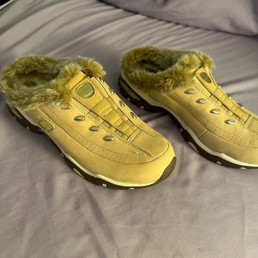 Suede and faux fur Skechers Sport Mule. Brand new and never worn.